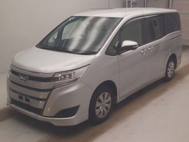 TOYOTA NOAH — фото