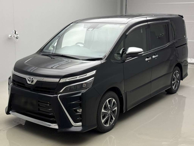 TOYOTA VOXY — фото