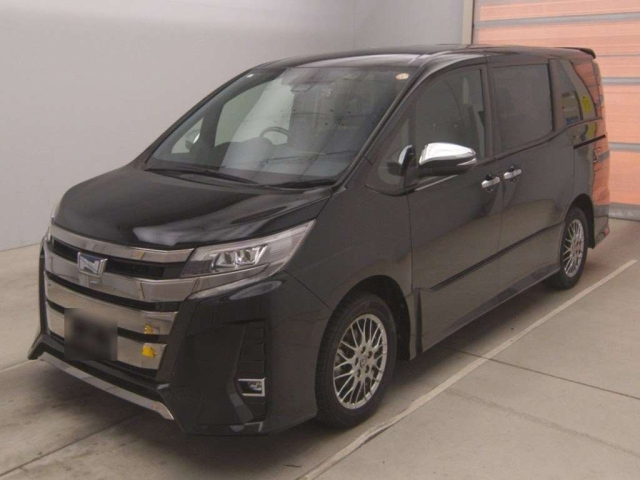 TOYOTA NOAH — фото