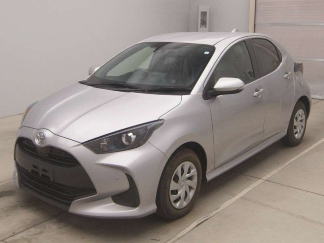 TOYOTA YARIS — фото