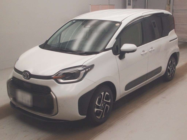 TOYOTA SIENTA — фото