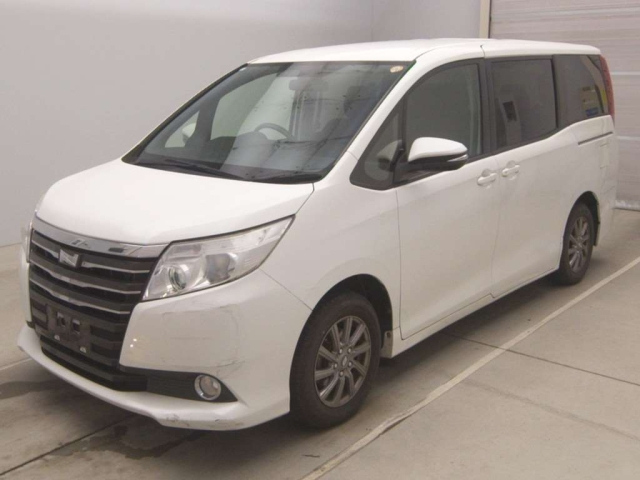 TOYOTA NOAH — фото