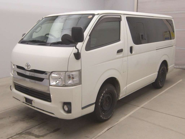 TOYOTA HIACE — фото