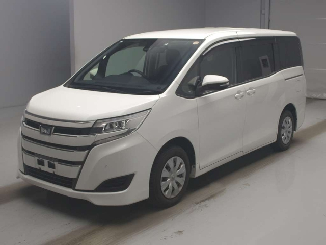 TOYOTA NOAH — фото