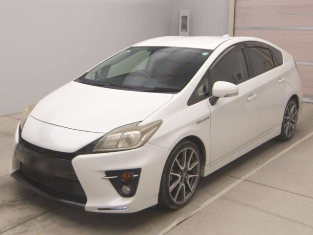 TOYOTA PRIUS — фото