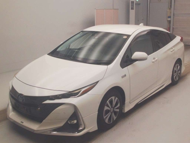 TOYOTA PRIUS — фото