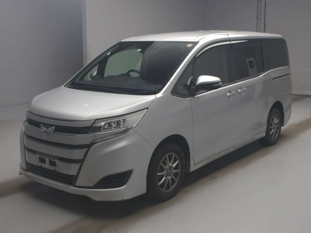 TOYOTA NOAH — фото