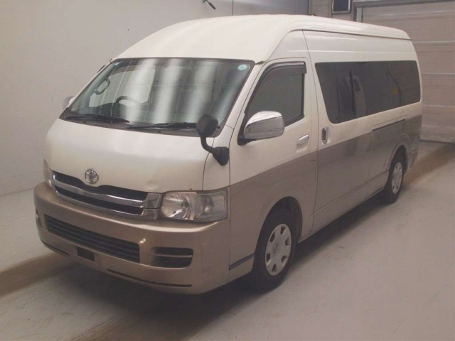 TOYOTA HIACE — фото