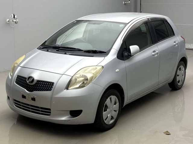 TOYOTA VITZ — фото
