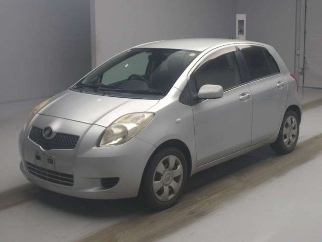 TOYOTA VITZ — фото