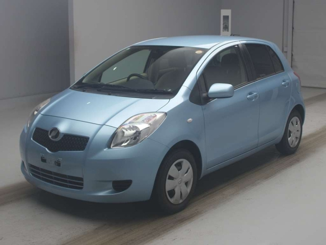 TOYOTA VITZ — фото