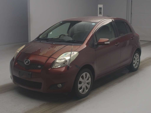 TOYOTA VITZ — фото