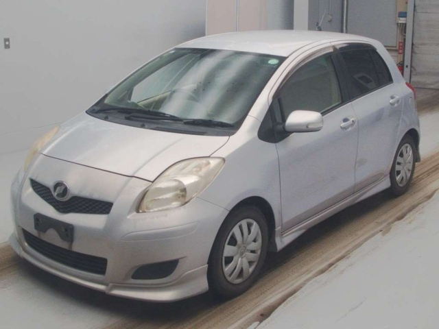 TOYOTA VITZ — фото