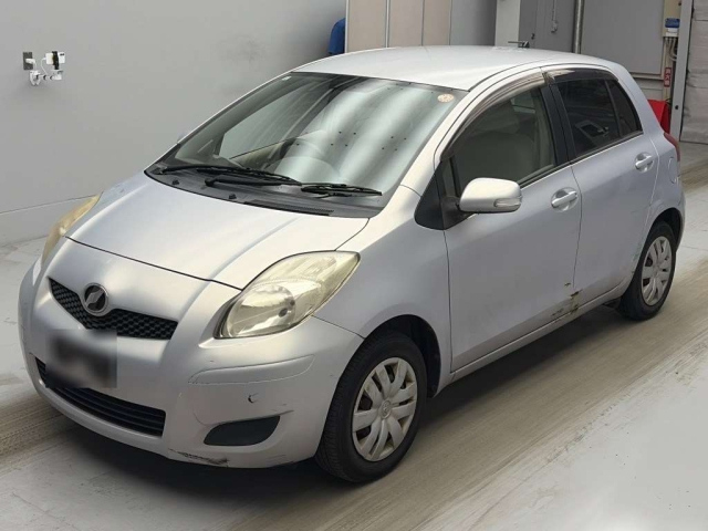 TOYOTA VITZ — фото