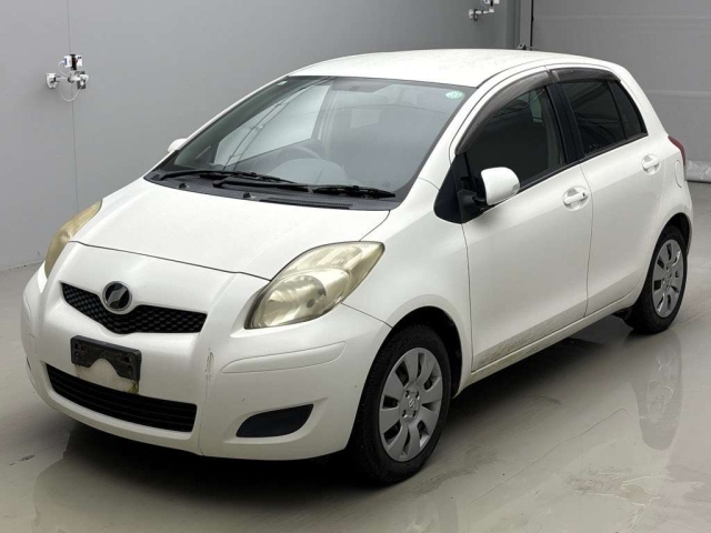 TOYOTA VITZ — фото