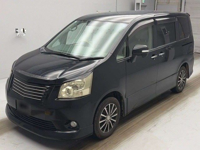 TOYOTA NOAH — фото