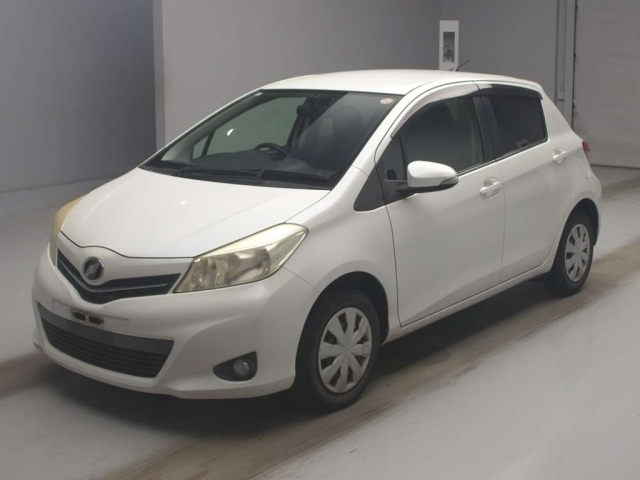 TOYOTA VITZ — фото