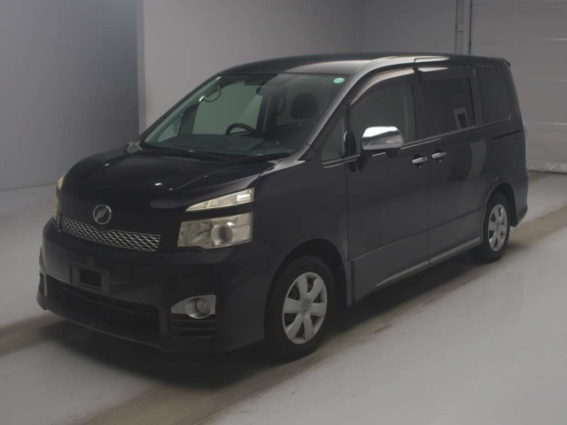 TOYOTA VOXY — фото