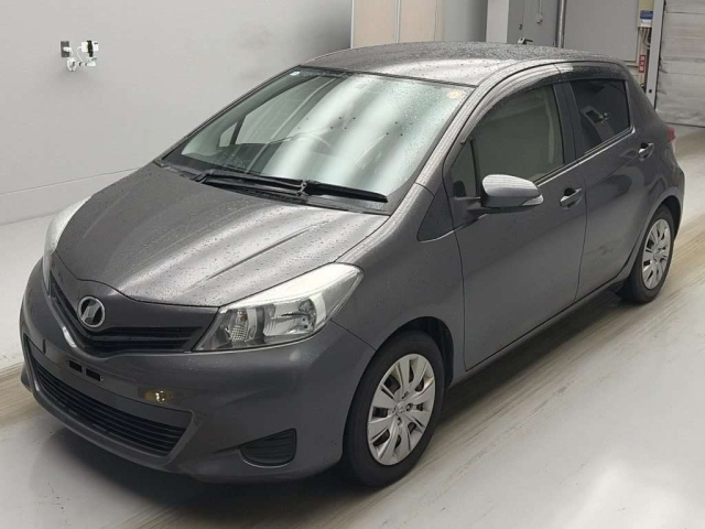 TOYOTA VITZ — фото