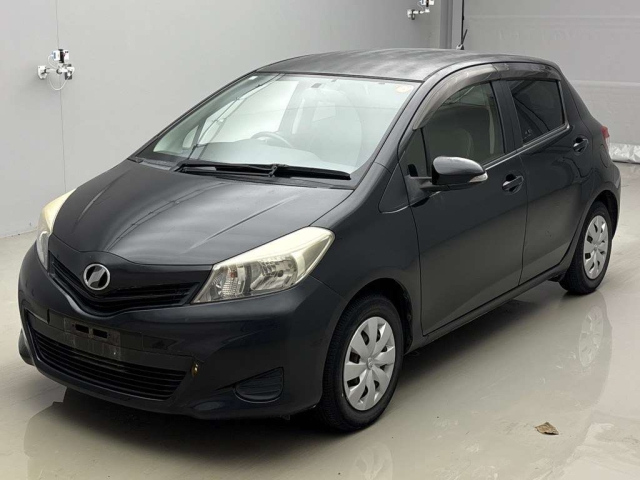 TOYOTA VITZ — фото