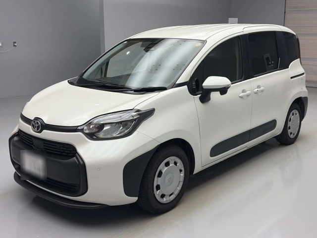 TOYOTA SIENTA — фото