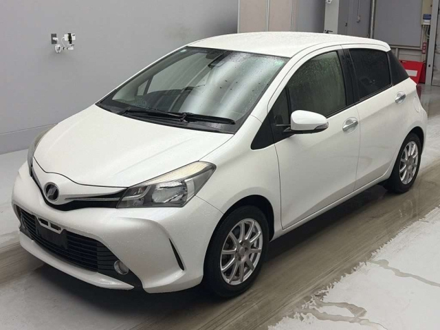 TOYOTA VITZ — фото