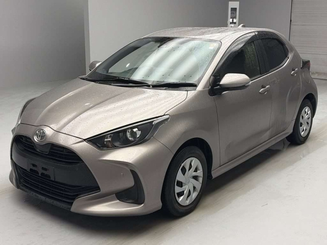 TOYOTA YARIS — фото