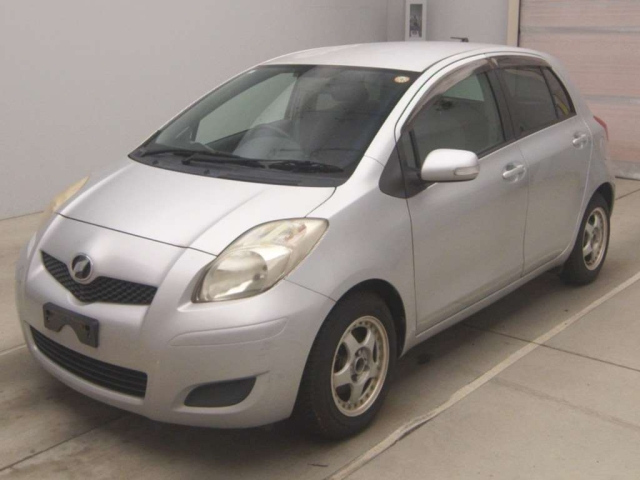 TOYOTA VITZ — фото