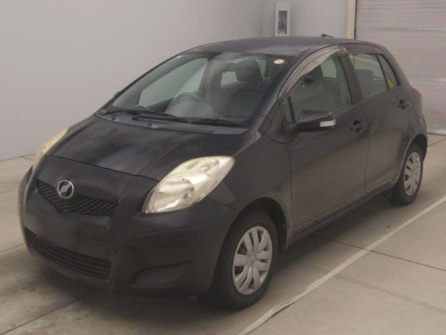 TOYOTA VITZ — фото