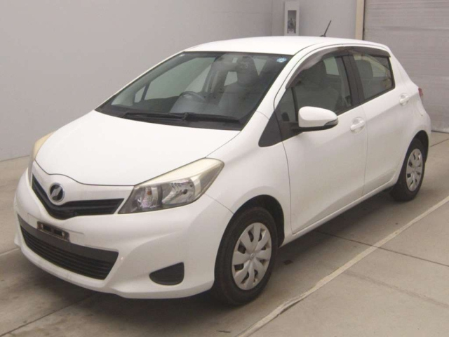 TOYOTA VITZ — фото