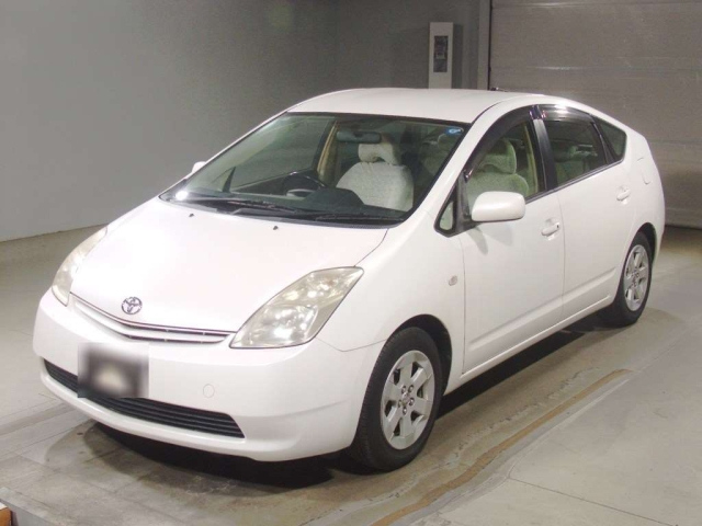 TOYOTA PRIUS — фото