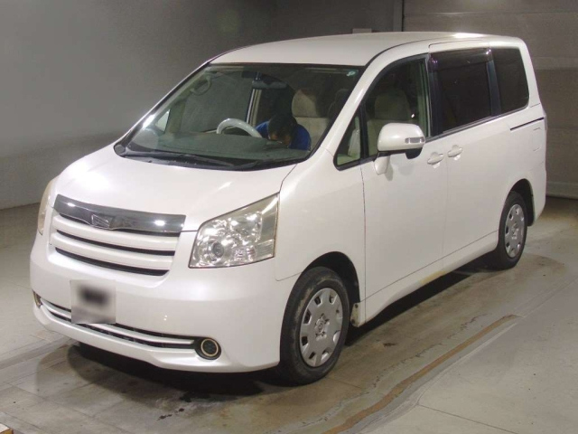 TOYOTA NOAH — фото