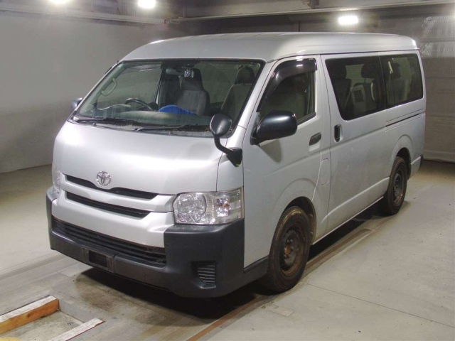 TOYOTA HIACE — фото
