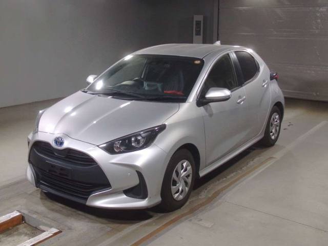 TOYOTA YARIS — фото