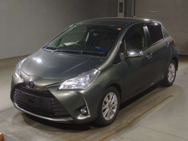 TOYOTA VITZ — фото
