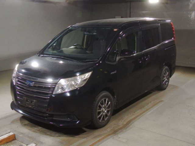 TOYOTA NOAH — фото