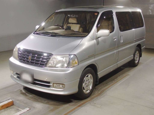 TOYOTA HIACE — фото