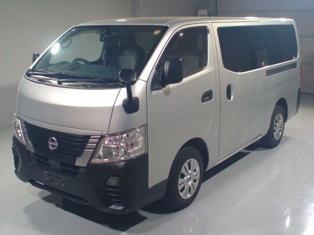 NISSAN CARAVAN — фото