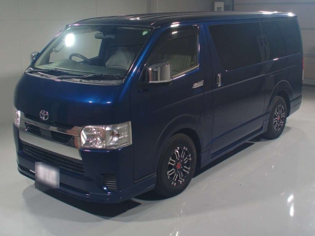 TOYOTA HIACE — фото