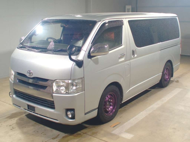 TOYOTA HIACE — фото