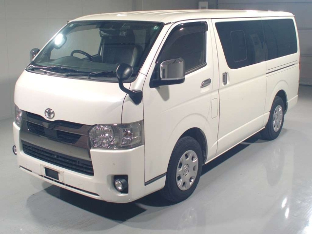 TOYOTA HIACE — фото