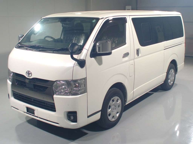 TOYOTA HIACE — фото