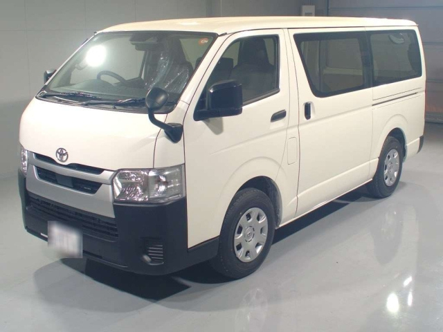 TOYOTA HIACE — фото