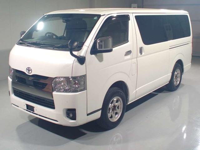 TOYOTA HIACE — фото