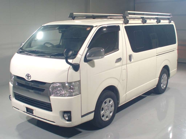 TOYOTA HIACE — фото