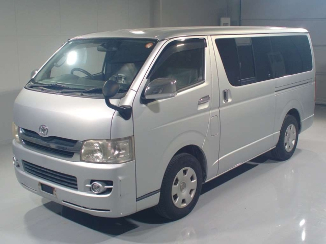 TOYOTA HIACE — фото