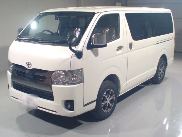 TOYOTA HIACE — фото