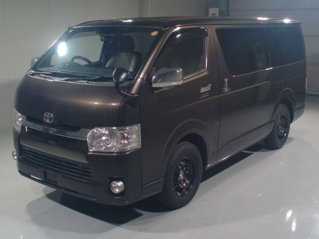 TOYOTA HIACE — фото