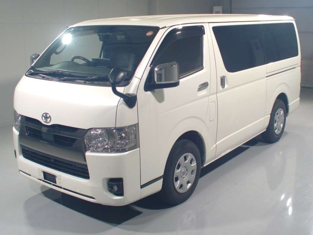 TOYOTA HIACE — фото