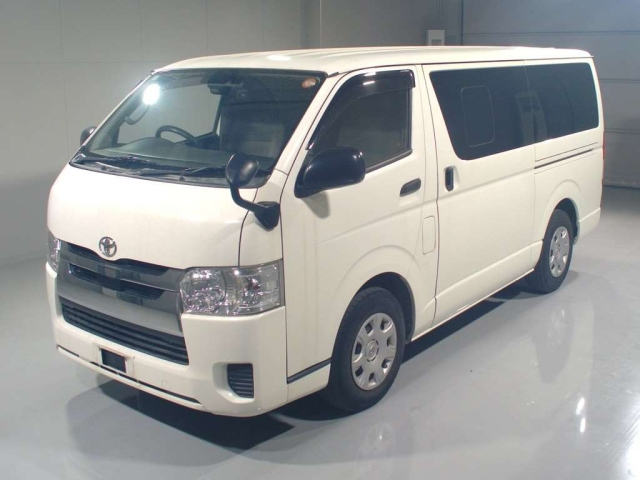 TOYOTA HIACE — фото